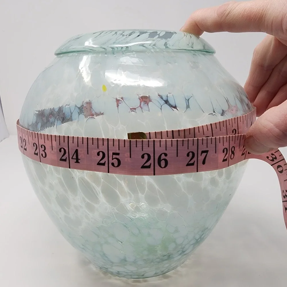 Unbranded glass confetti